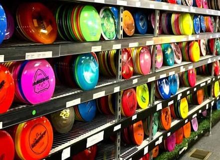 Идет допрос. На допросе держит ответ простой и обычный