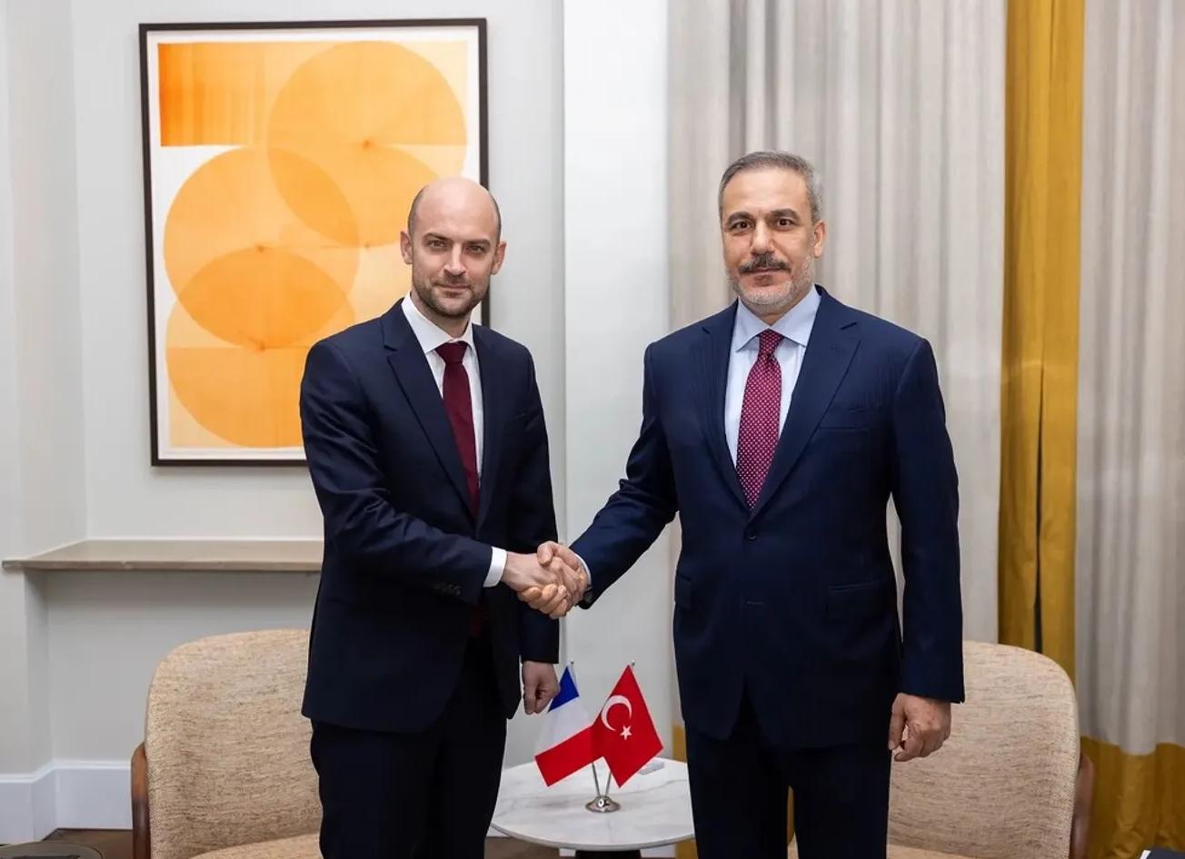 d3d9446802a44259755d38e6d163e820    Действие повести