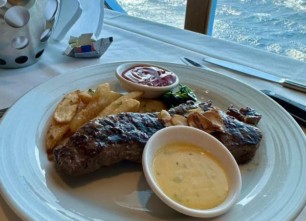 На шикарном круизном лайнере в Старый Свет следует